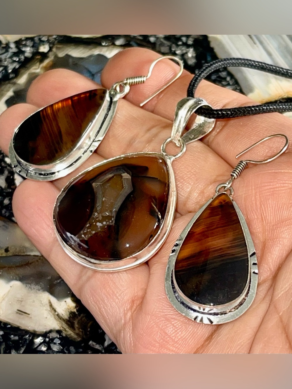 Beautiful Rustic Montana Fire Moss Agate Crystal Pendant & Earrings Set